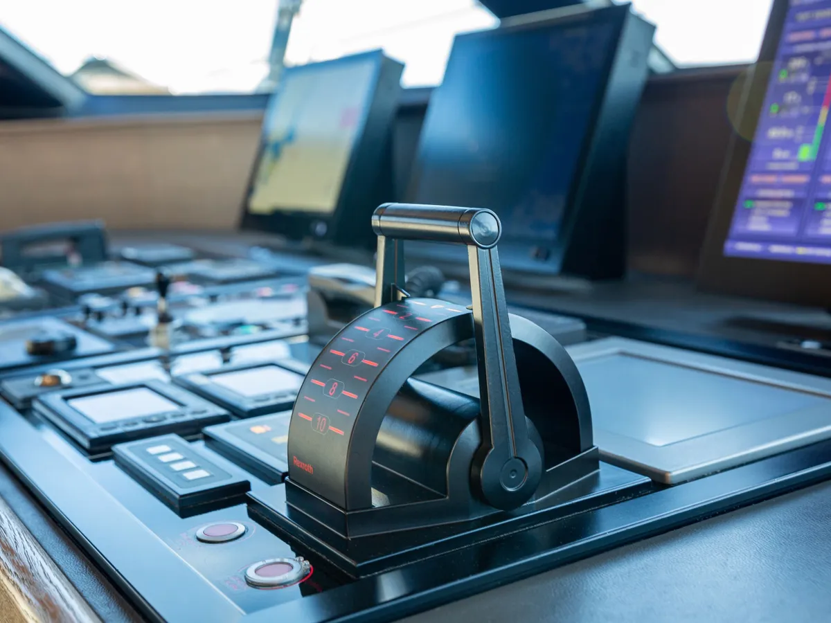 Engine throttle and navigation screens on the wheelhouse console